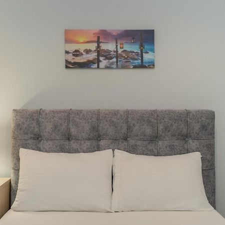 Comfy Apt Next To Metro Athens Luaran gambar