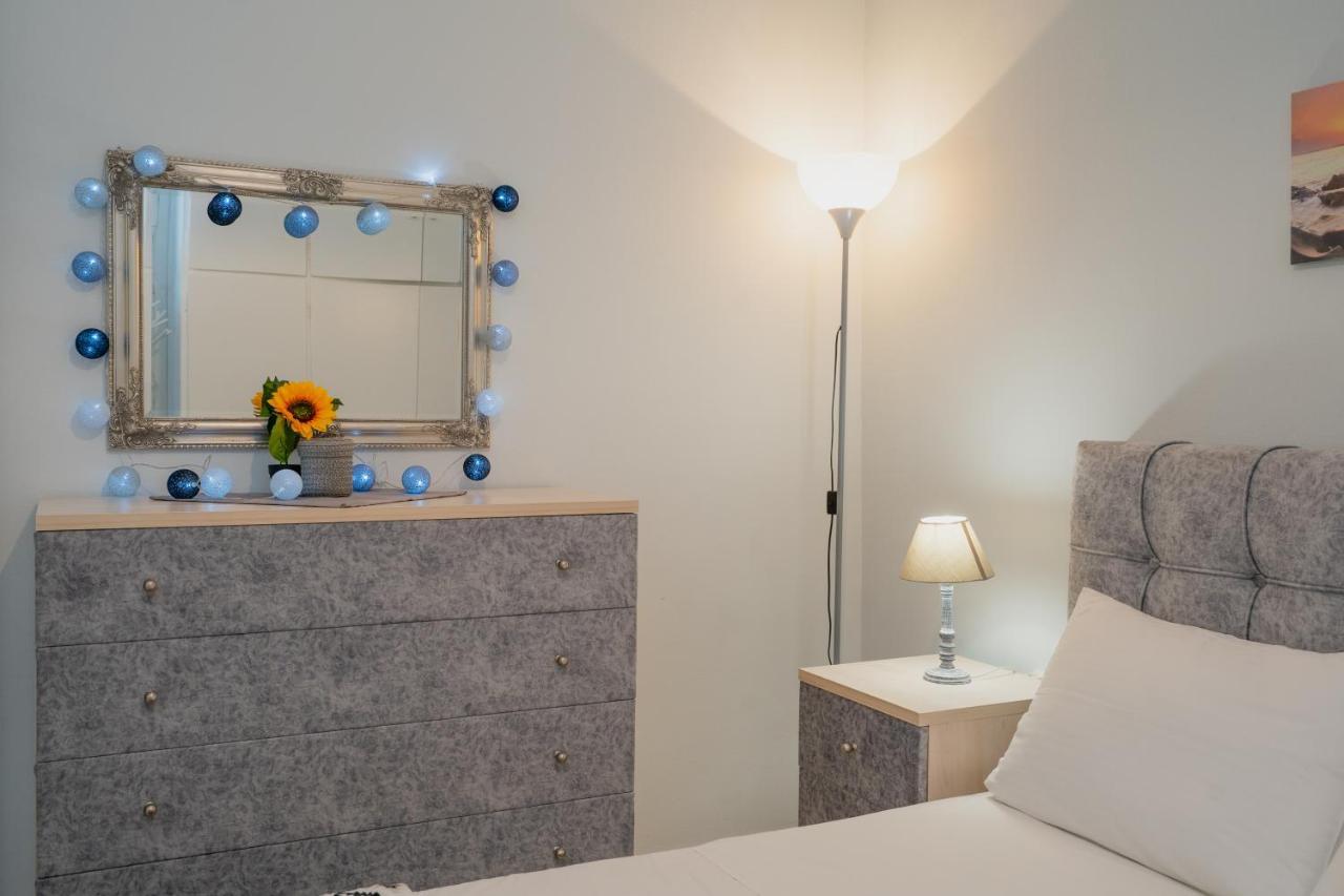 Comfy Apt Next To Metro Athens Luaran gambar