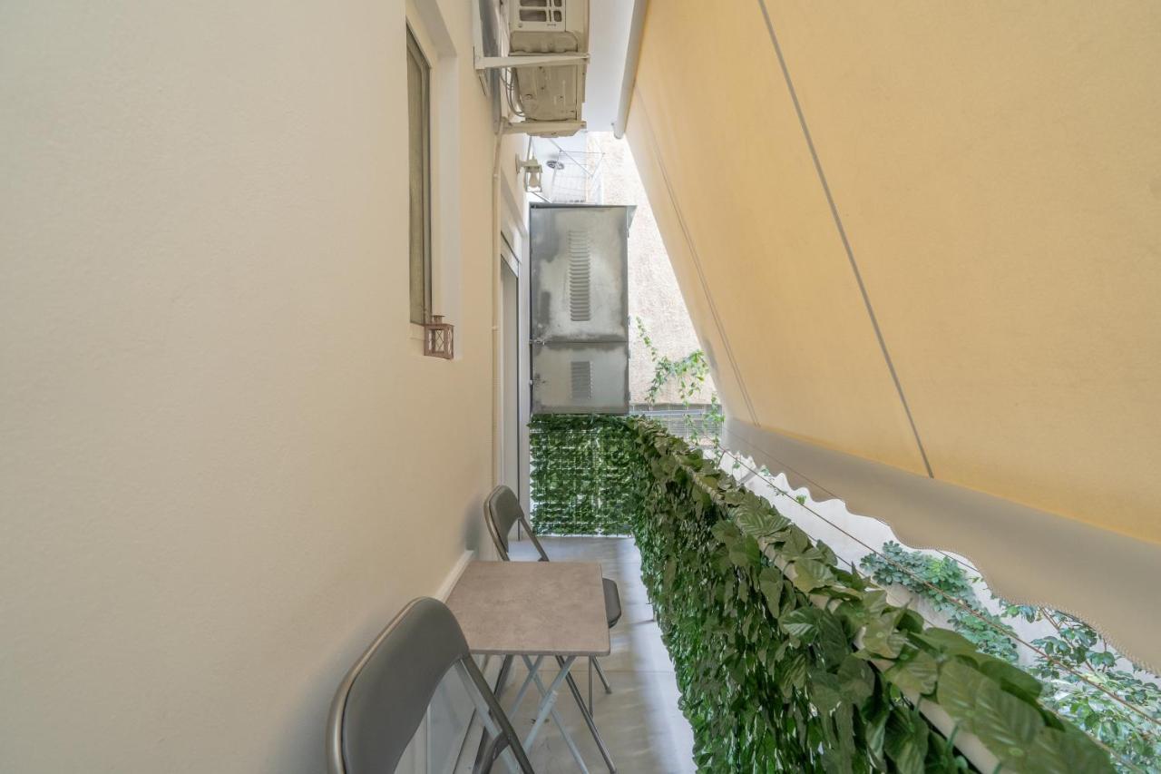 Comfy Apt Next To Metro Athens Luaran gambar
